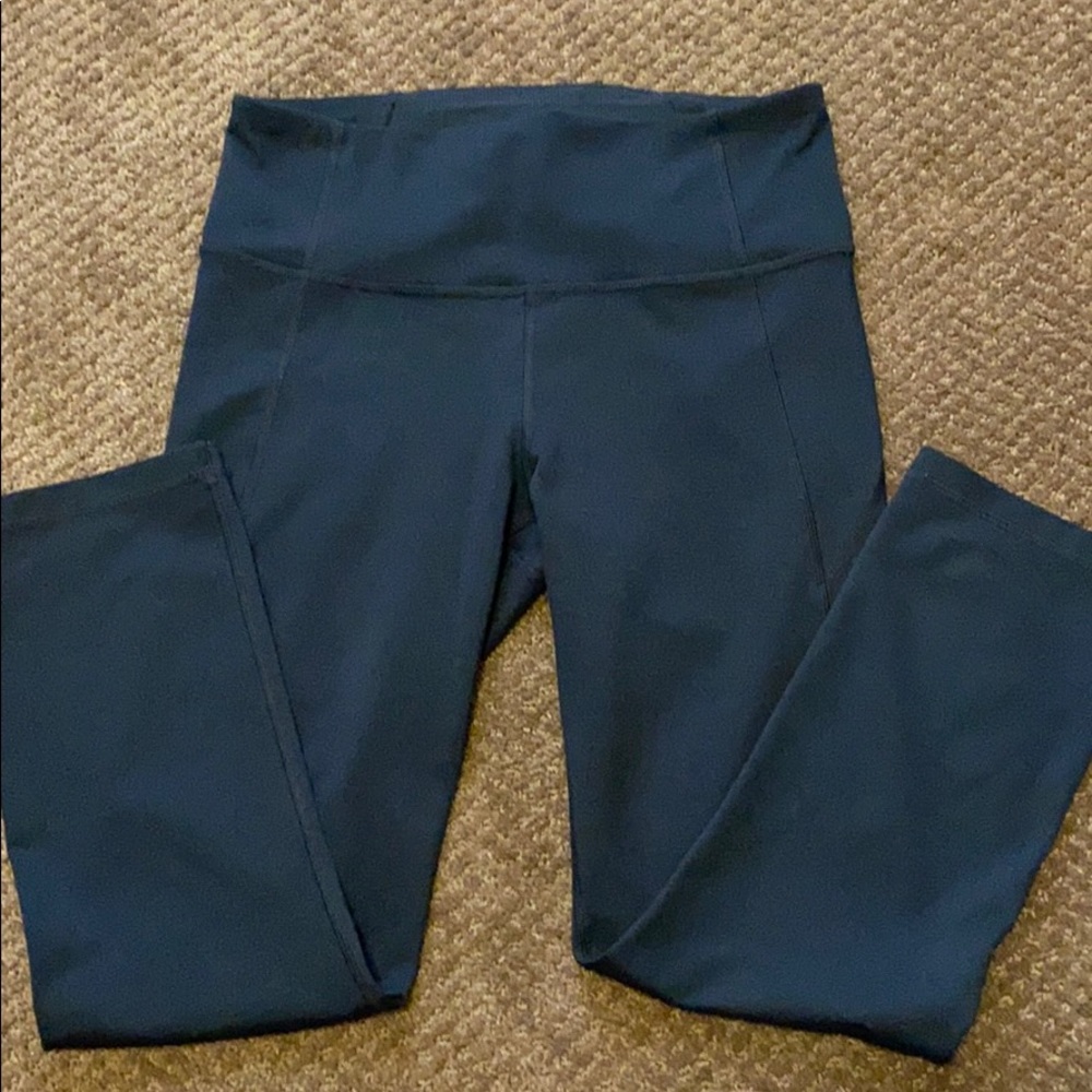 Under Armor crop leggings